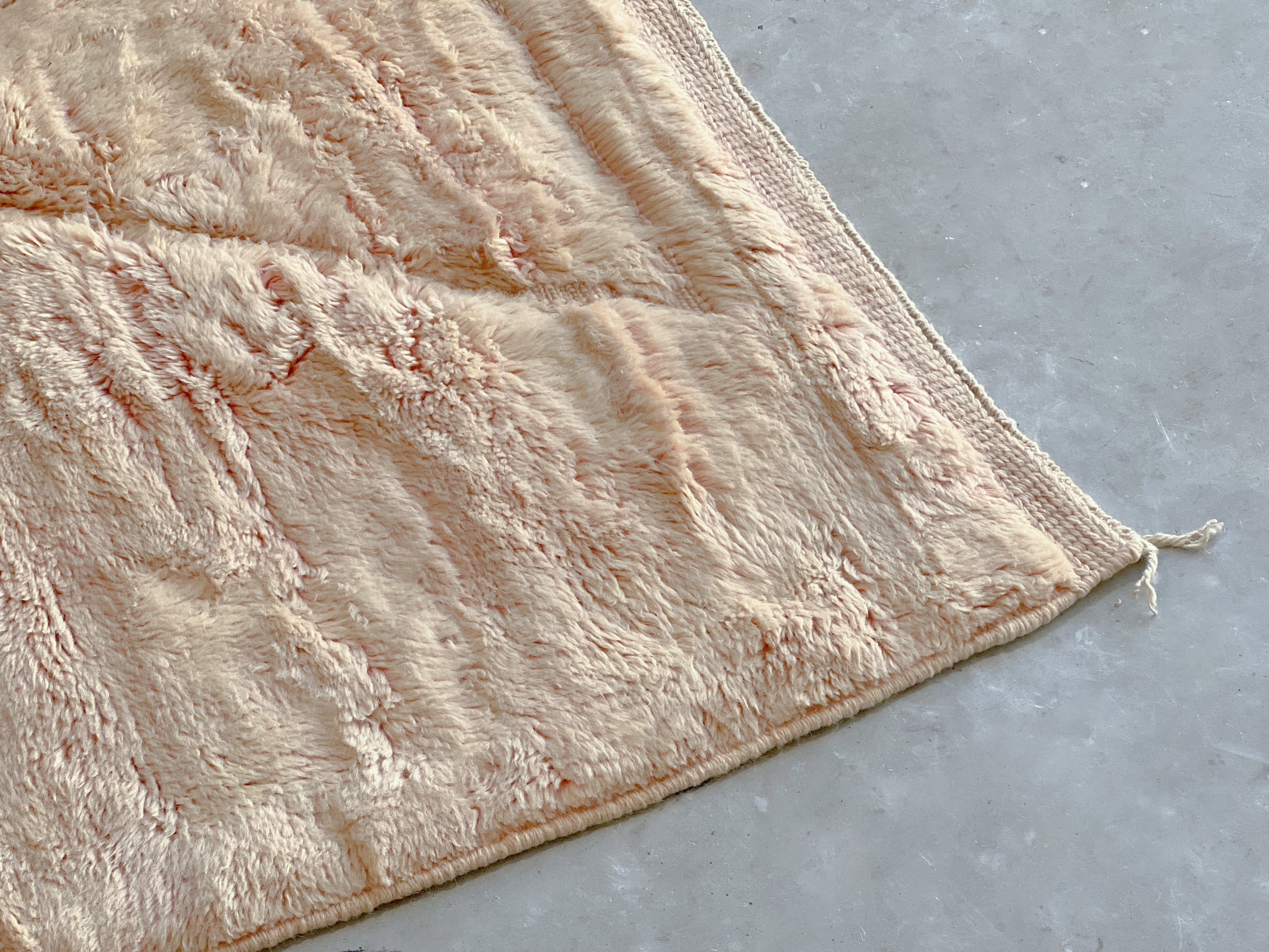 Contemporary Moroccan Rug | Rose