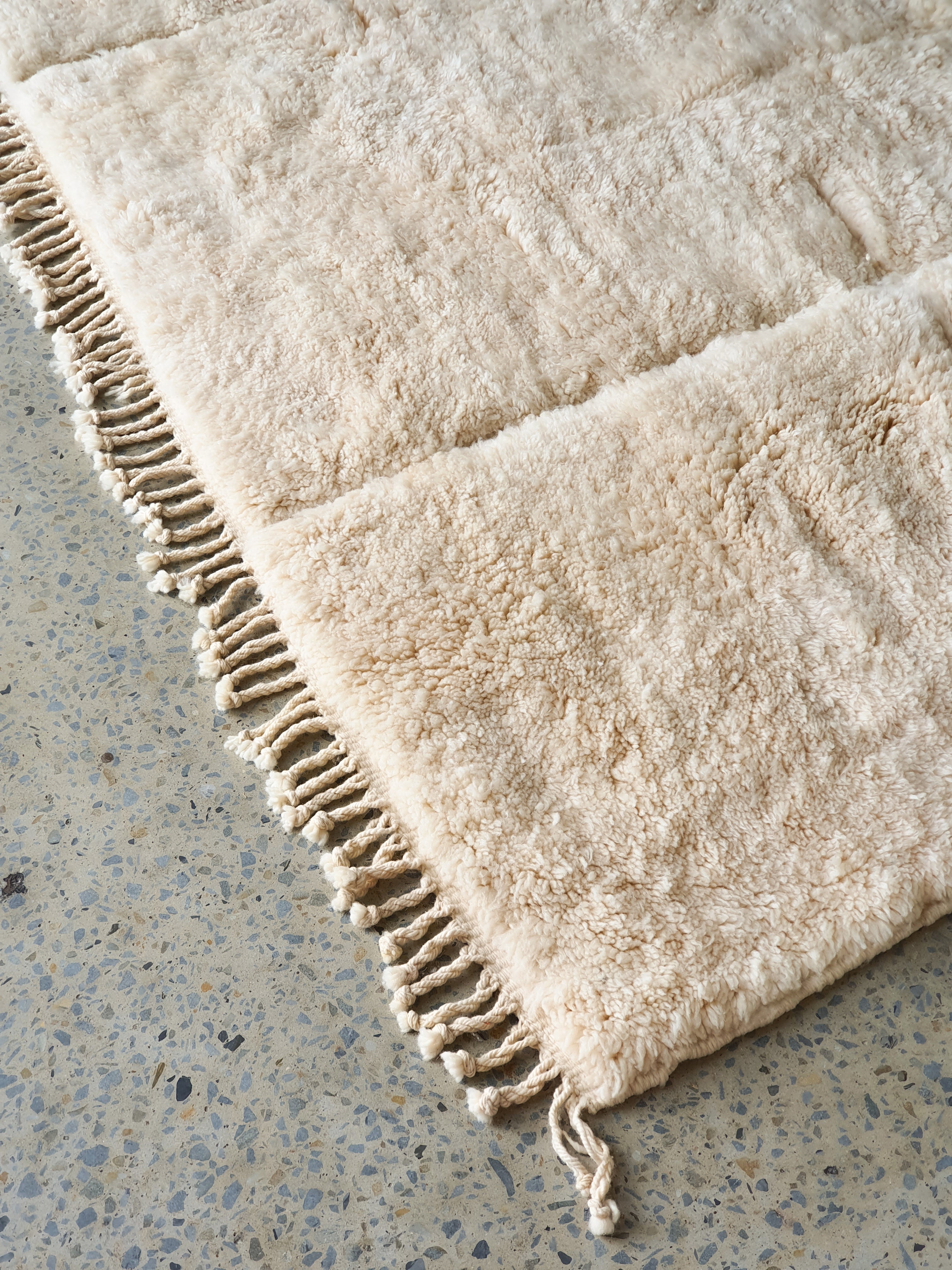 310cm x 210 cm. Contemporary Beni M'Rirt