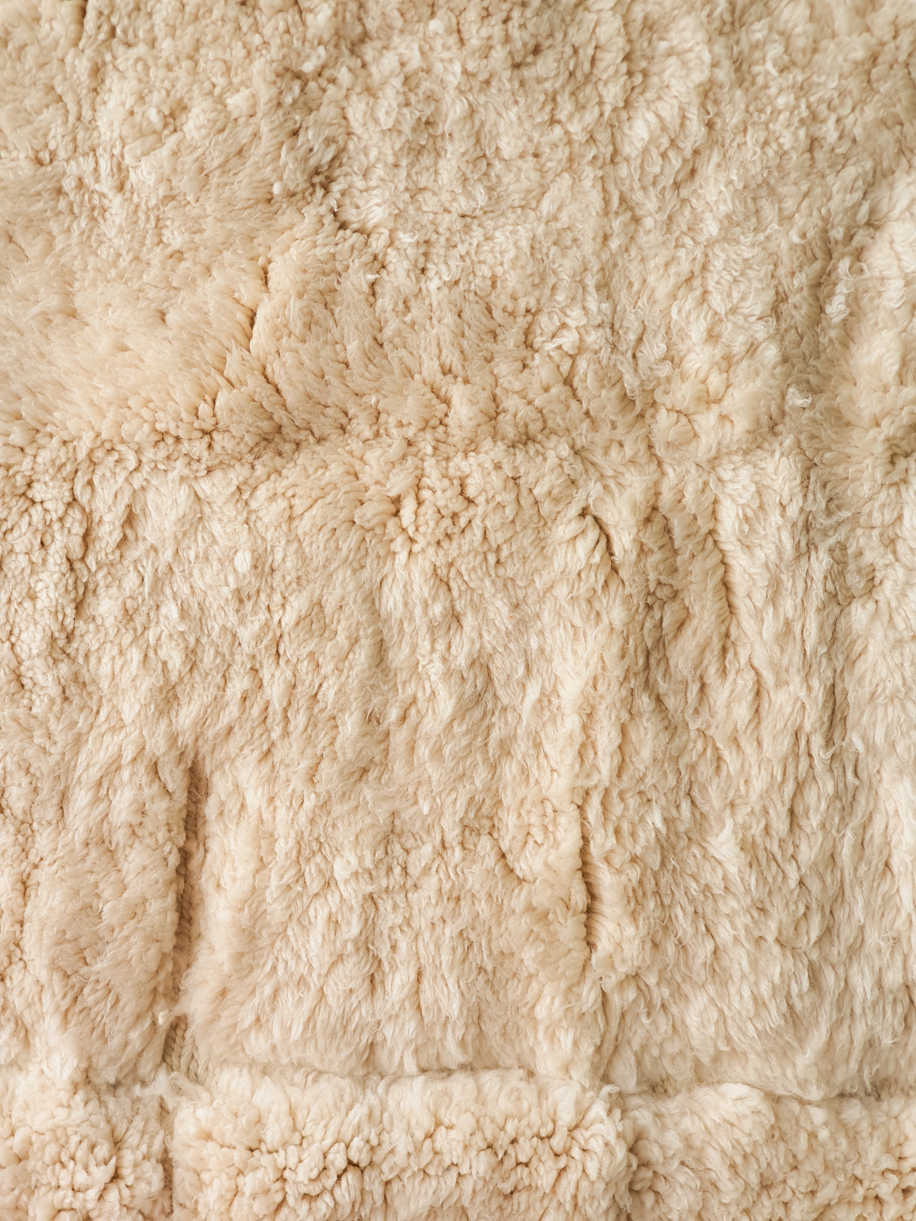 close up Contemporary Beni M'Rirt