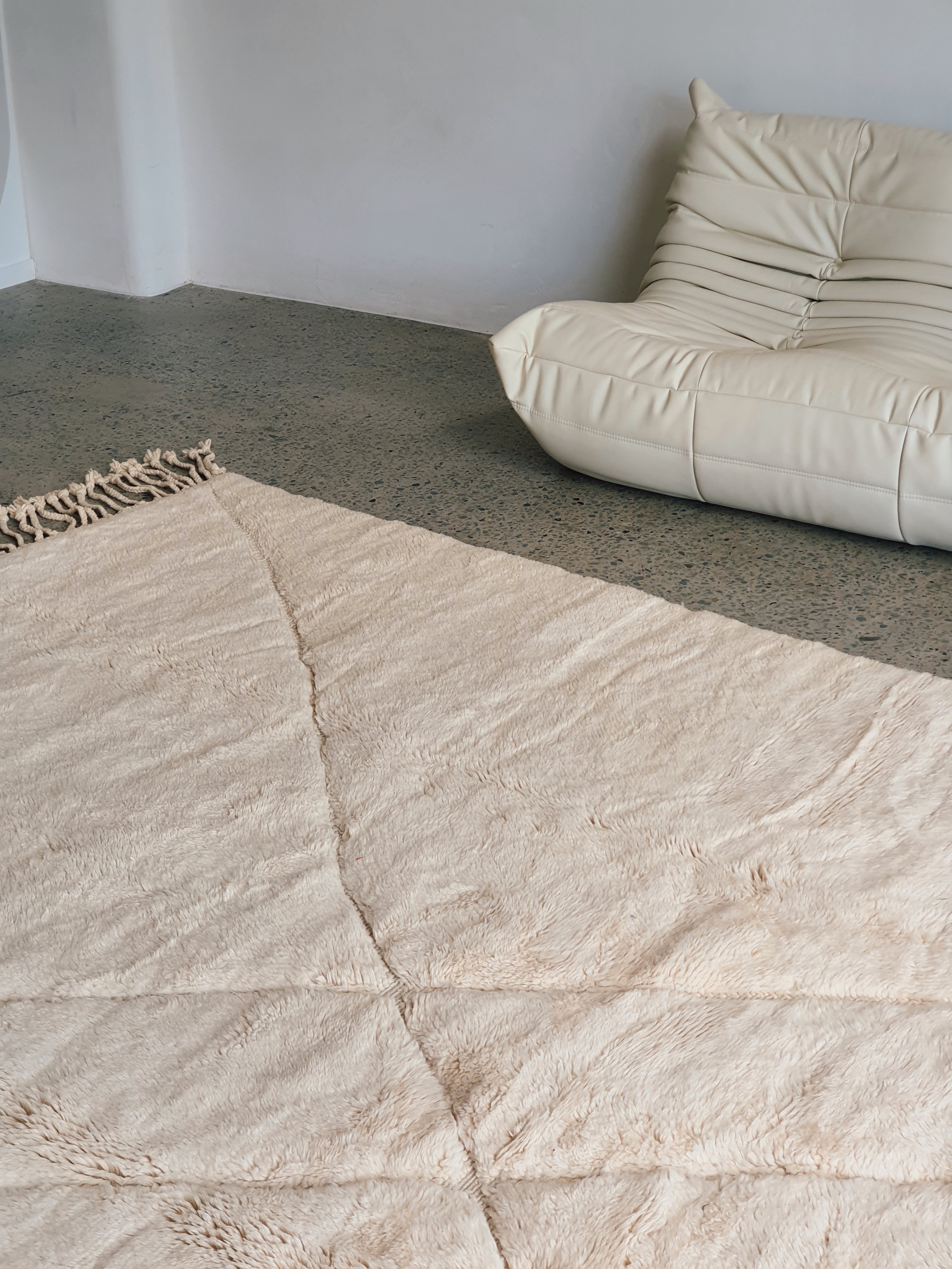 natural coloured Contemporary Beni M'Rirt 350cm x 250cm