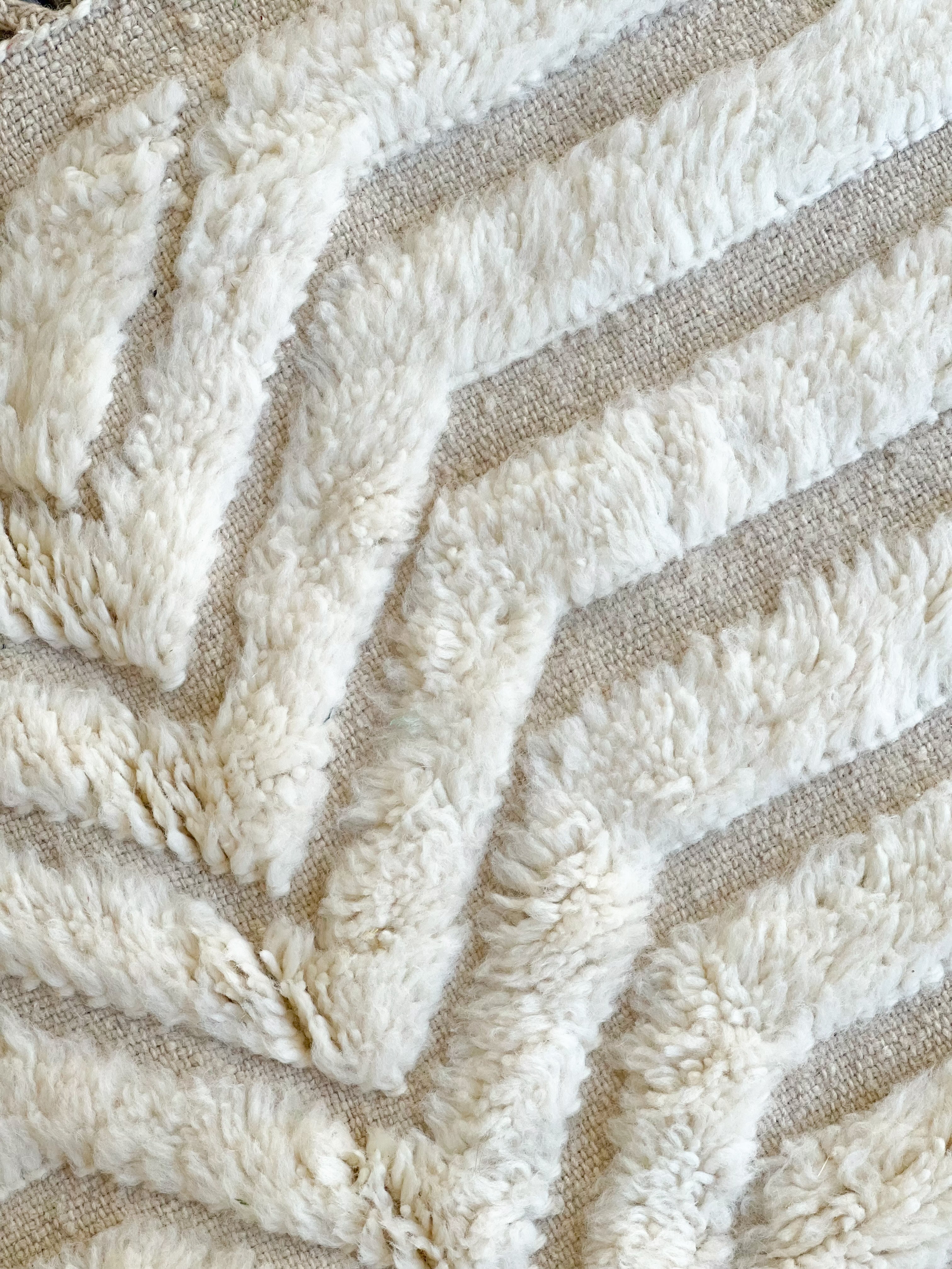 Original Moroccan Beni Ourain Wool Rug - Chevron 06 (165cm x 115cm)